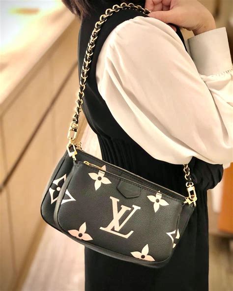 bolsa louis vuitton pequena que vem com lenço